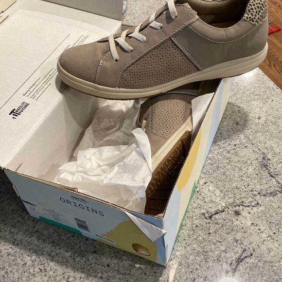Earth Origins Shoes Nubuck Leather Tennis Shoes Poshmark